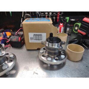 Rear Wheel Hub & Bearing Driver or Passenger Side for MDX ZDX Pilot 4WD